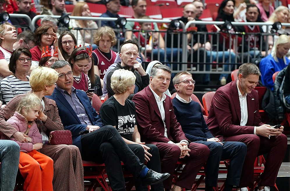 Latvijas basketbola izlase ir uz sportisko panākumu viļņa un bauda arī politisko labvēlību.