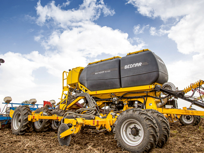 'Matador MO ir strip-till sējmašīna.