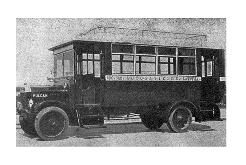 Kompānijas "Autosatiksme" Anglijā iegādātais autobuss.