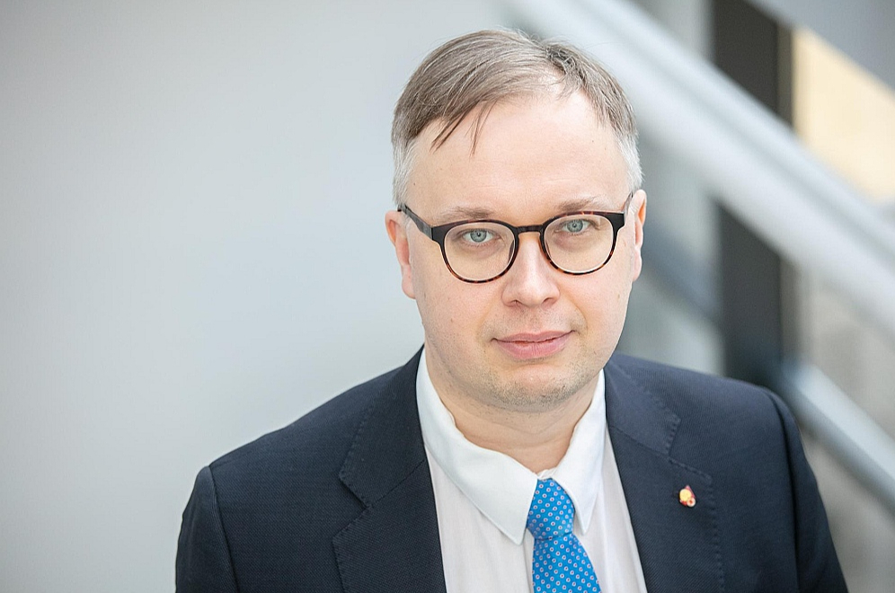 Igaunijas Centrālās bankas ekonomists Pēters Luikmels uzskata, ka valstis pie Baltijas jūras ir gatavas atvadīties no iepriekš uzturētajām ekonomikas saitēm ar Krieviju. Kā priekšrocību viņš uzsver Baltijas valstu nelielo izmēru: "Salīdzinot ar globālo tirgu apmēru, mums pietiek ar pavisam nelieliem eksporta pasūtījumiem, lai pārorientētu savu uzņēmējdarbību."