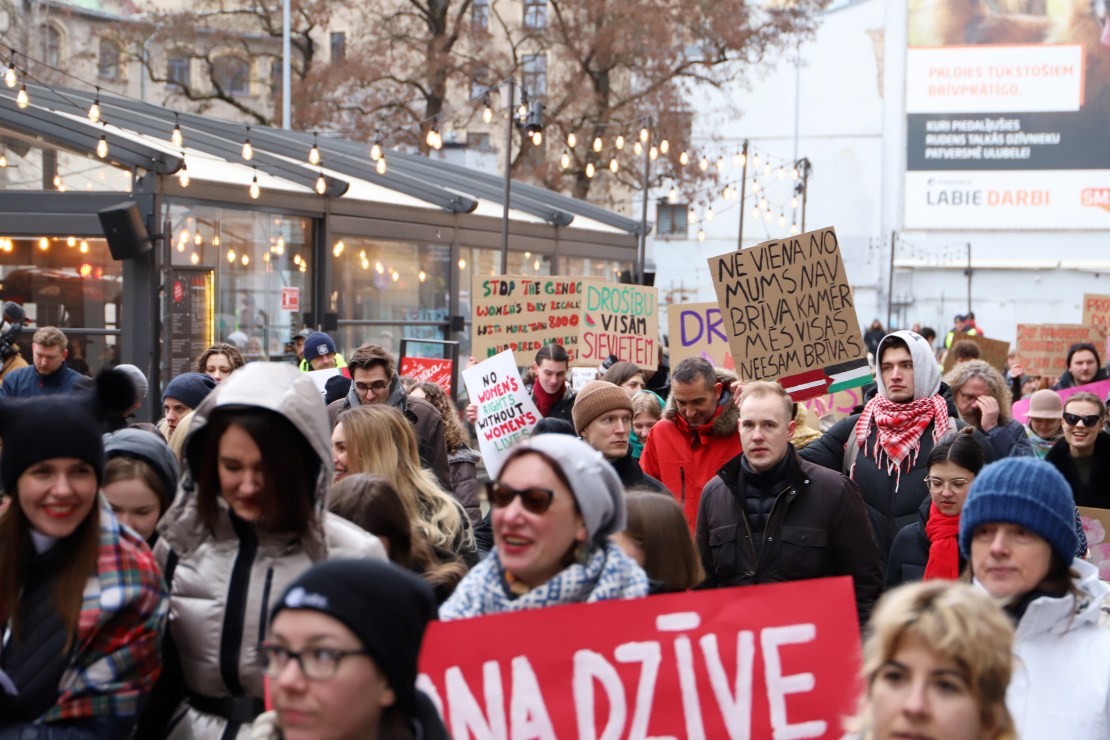 Sieviešu solidaritātes gājiens.