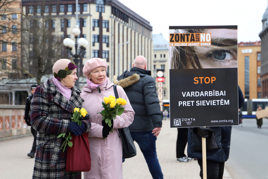 Sieviešu solidaritātes gājiens.