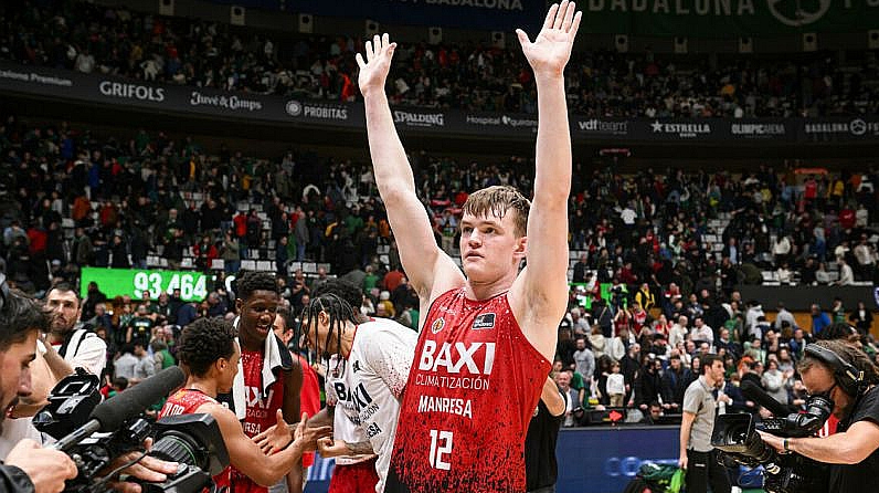 Mārcis Šteinbergs Spānijas čempionātā otro reizi mēneša laikā līdz ar beigu signālu realizējis uzvaru nesošo tālmetienu. Manrezas "Baxi" ļoti svarīgajā mačā pret Badalonas "Joventut" (83:81) viņam 12 punkti. Abas komandas cīnās par vietu izslēgšanas turnīrā, Manrezai ir par uzvaru mazāk un devītā vieta tabulā.