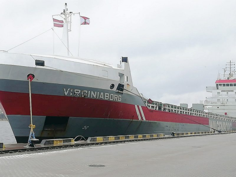 Kuģis “Virginiaborg” 2. aprīlī no Īrijas ievedis 9100 tonnas alumīnija oksīda, ko “Riga Bulk Terminal” pārkrāva vagonos vešanai uz Krieviju.