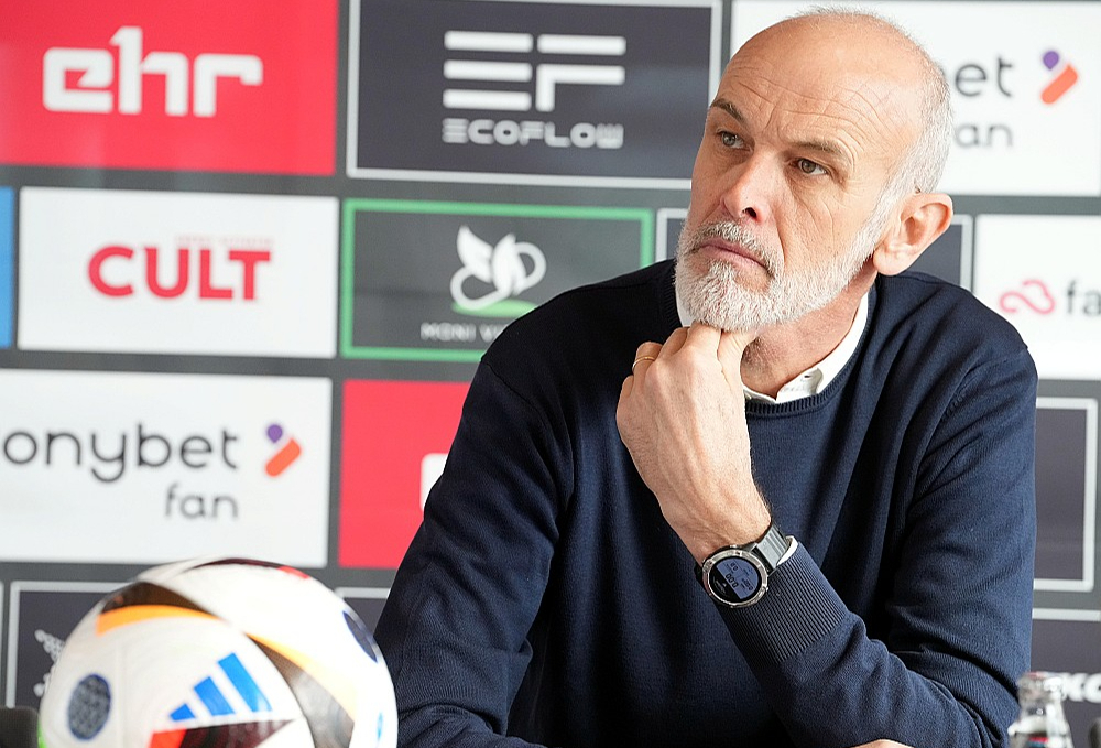 Paolo Nikolato pie Latvijas izlases stūres nestājas ar mesijas apziņu un nesola nonest zvaigznes no debesīm. Viņa komunikācijas stils ir atvērti rezervēts, runā nosvērti, bet brīžiem arī pasmejas. Katram žurnālistam paspieda roku, nevairījās notiesāt pīrādziņu no kopīgā mielasta galda Latvijas Nacionālās bibliotēkas jumta korē.