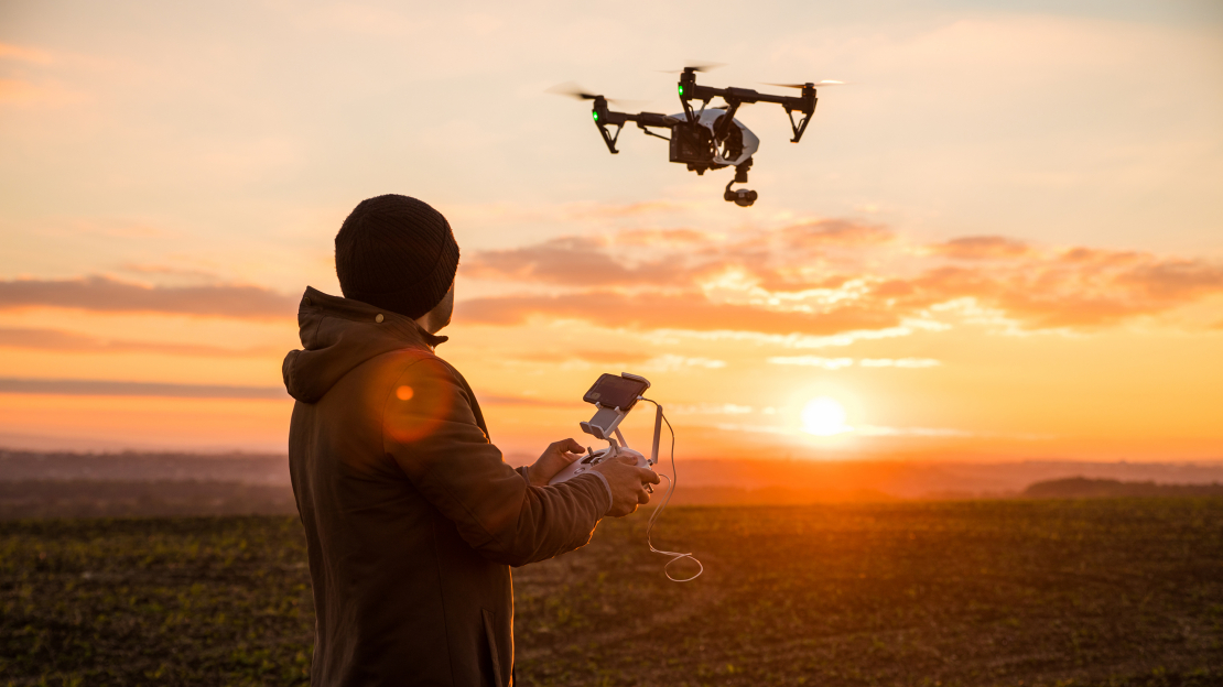 Ņemot vērā tehnoloģiju attīstību, ir diezgan pašsaprotami, ka rodas vēlme medību procesā izmantot pieejamās tehnoloģijas, tostarp dronus.