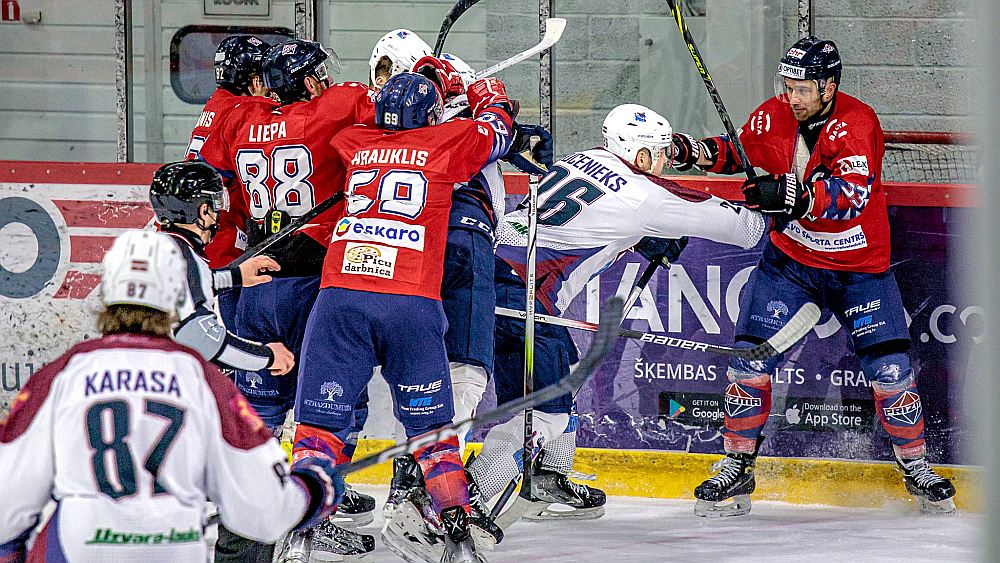 Latvijas čempionāta pusfināla sērijā starp "Zemgali/LBTU" un "Prizmu" asumu ir ļoti daudz un tie pāris gadījumos pārauguši arī rupjībās.