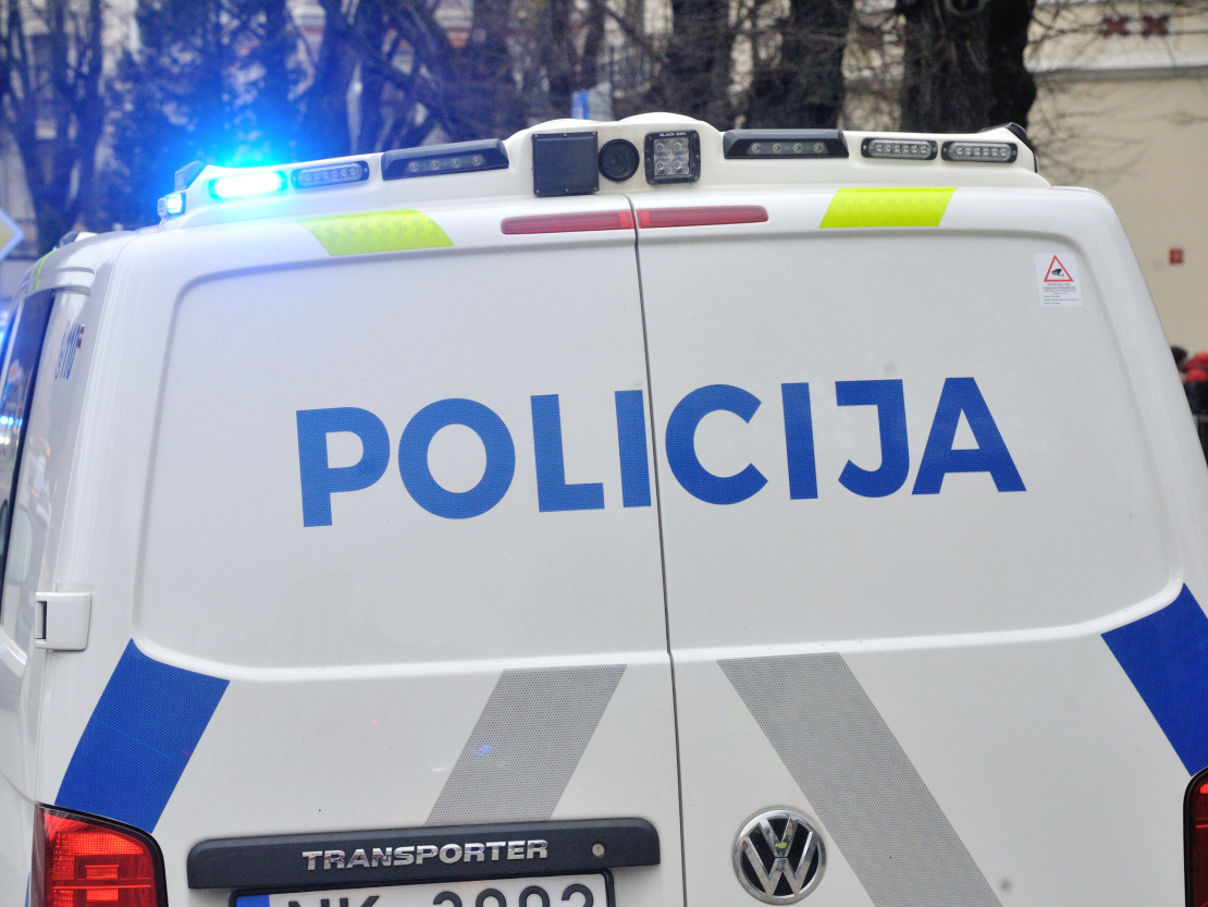 Policija.