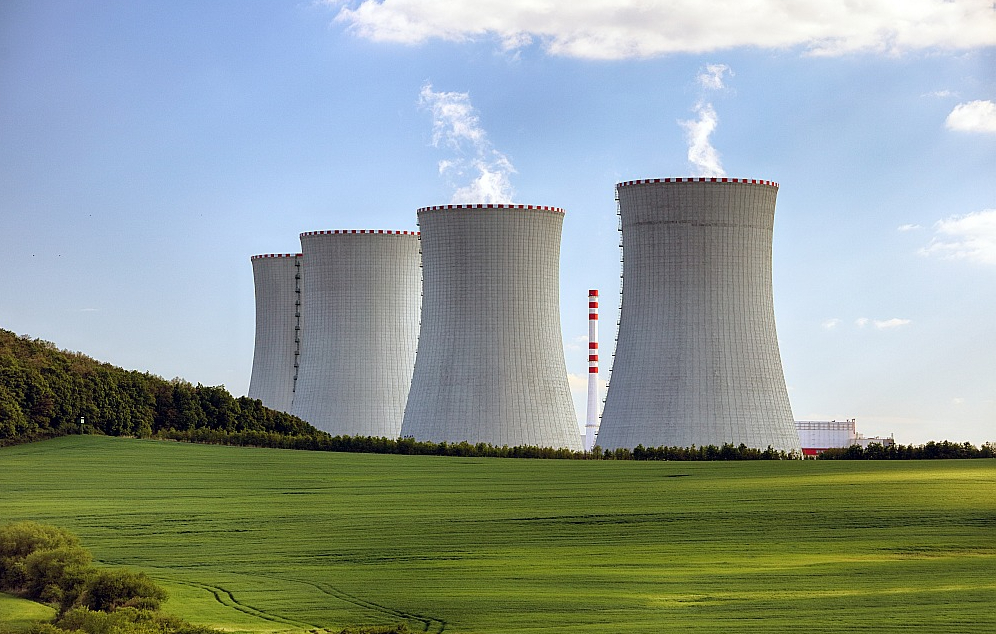 Šāda izskata atomelektrostacijas ar milzīgajiem tvaika dzesēšanas torņiem Latvijā nebūs nekad, Latvija interesējas par apmēram jūras konteinera izmēra iekārtām – mazajām modulārajām atomelektrostacijām.