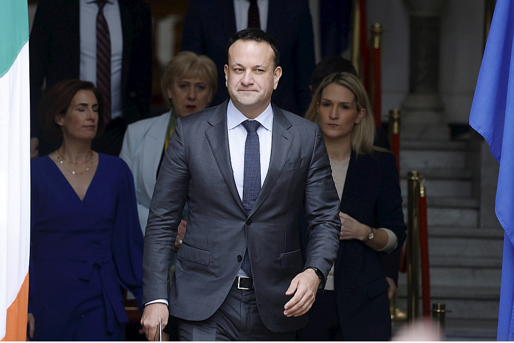 Īrijas premjerministrs Leo Varadkars trešdien paziņoja par atkāpšanos no amata, piebilstot, ka šādam lēmumam bija gan politiski, gan arī personīgi iemesli.