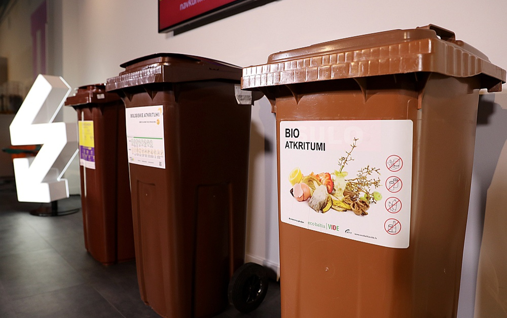 Ja nav pieejams konteiners bioloģiskajiem atkritumiem, pakalpojums jāpiesaka savam atkritumu apsaimniekotājam.
