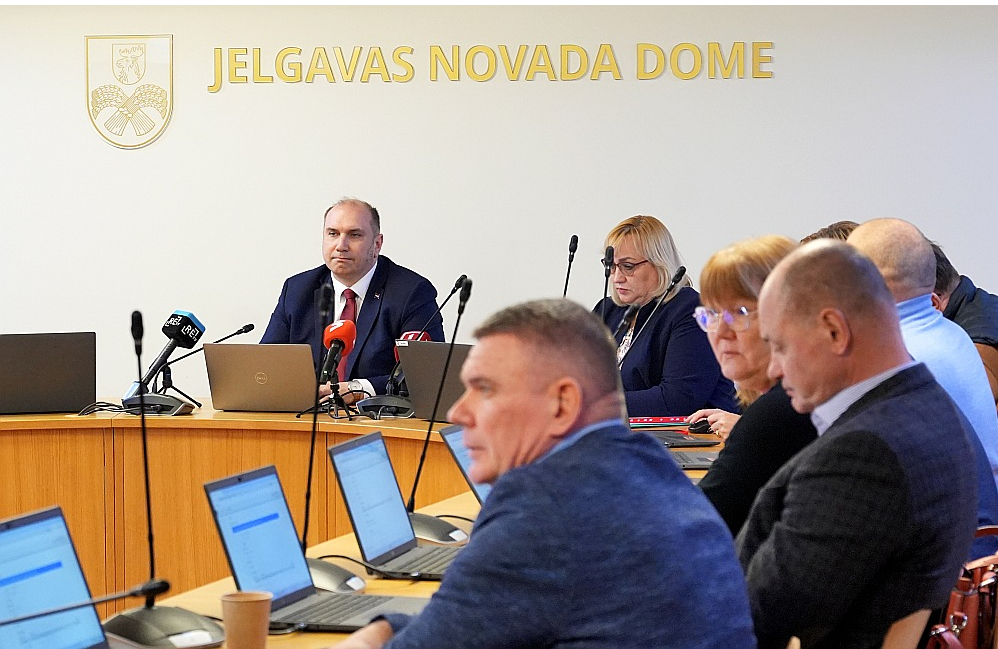 Jelgavas novada pašvaldībā top jauna koalīcija, kurai varētu pievienoties arī nu jau bijušais domes priekšsēdētājs Madars Lasmanis (no kreisās).