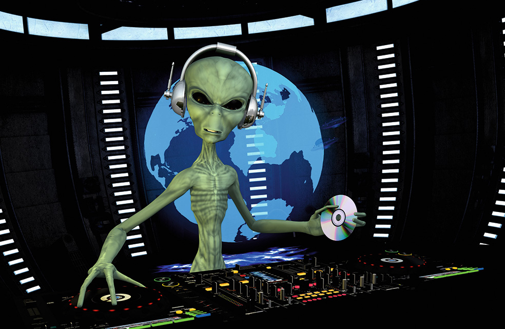 DJ Citplanētietis iegriež ballīti.