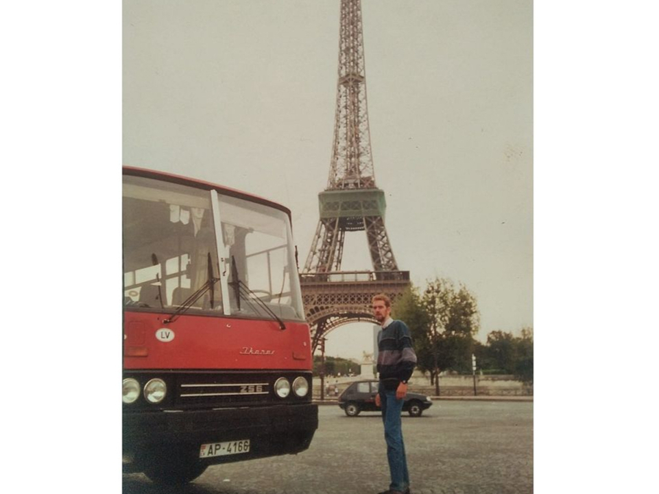 Pieredzējušais šoferis Edgars Zaķis Parīzē – vēl "Ikarus" laikos...