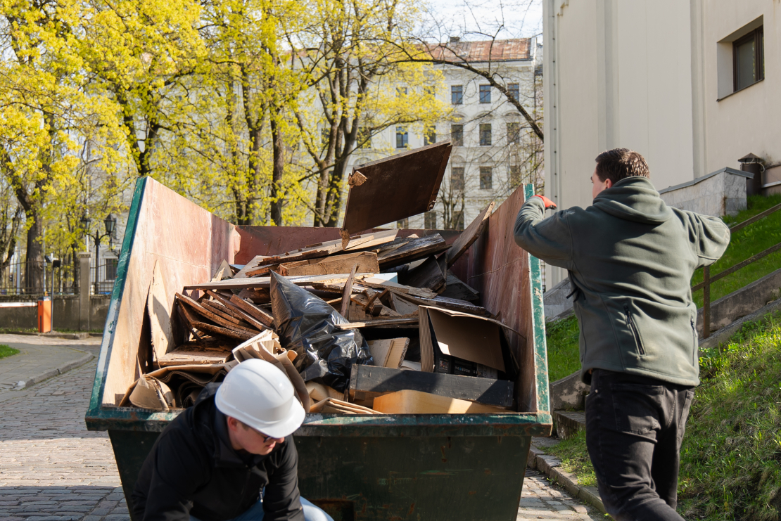 Lielās talkas laikā sakārto vairākus pašvaldību ēku pagrabus. Pielāgo civilās aizsardzības prasībām patvertnes. Konteiners.