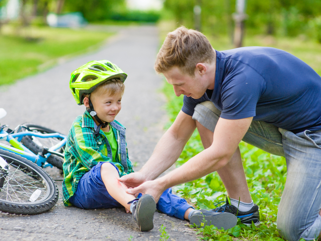 Traumas gūst ne tikai sportiskā azarta cienītāji, bet pa ķibelei var gadīties arī tiem, kas dodas ar velosipēdu atpūtas braucienā. 