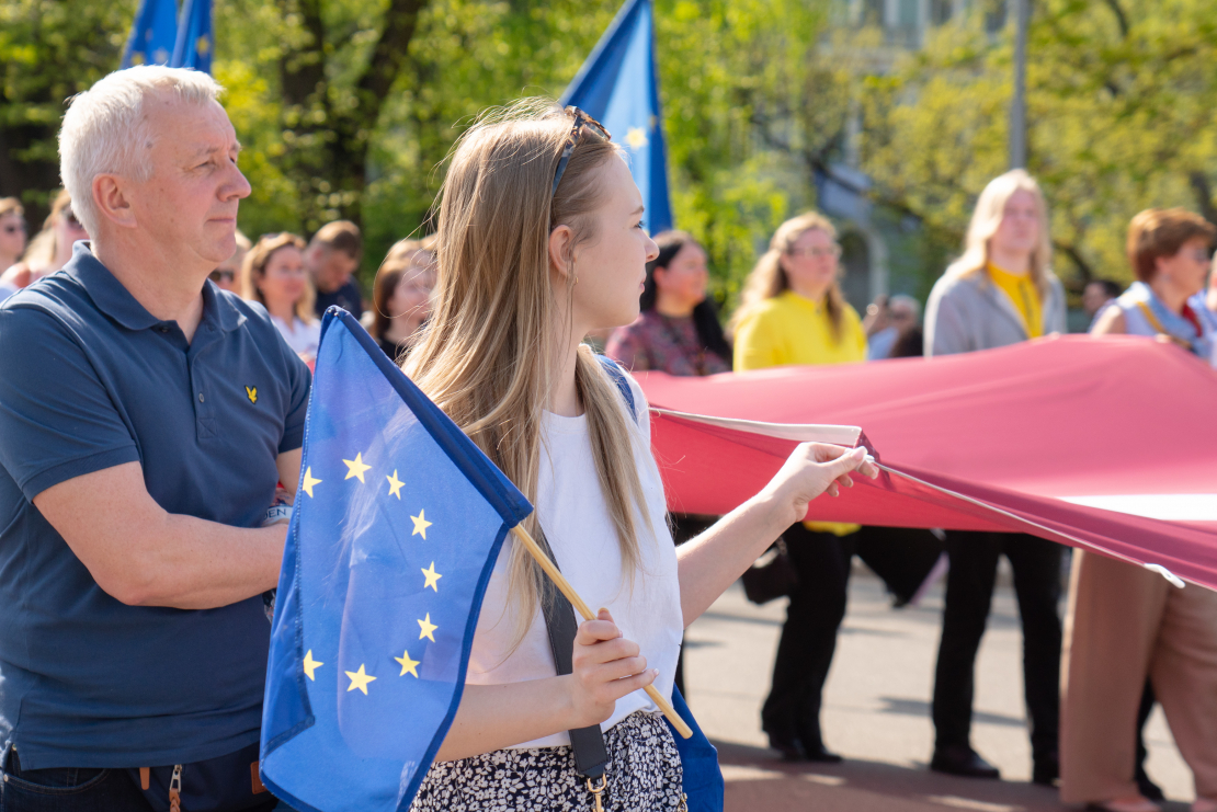 Zibakcija ar lielāko Eiropas Savienības karogu Latvijā.