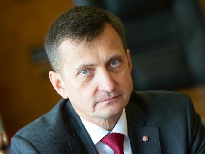 "Ir svarīgi, lai kopumā nesamazinās lauksaimniecības produkcijas izlaide un ieņēmumi no tās. Ja būs ieņēmumi, tad pastāvēs nozares un laukos būs cilvēki," tā zemkopības ministrs Armands Krauze.