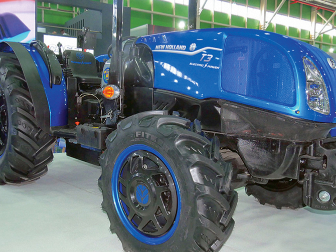 'New Holland T3 Electric Power' elektriskais traktors.