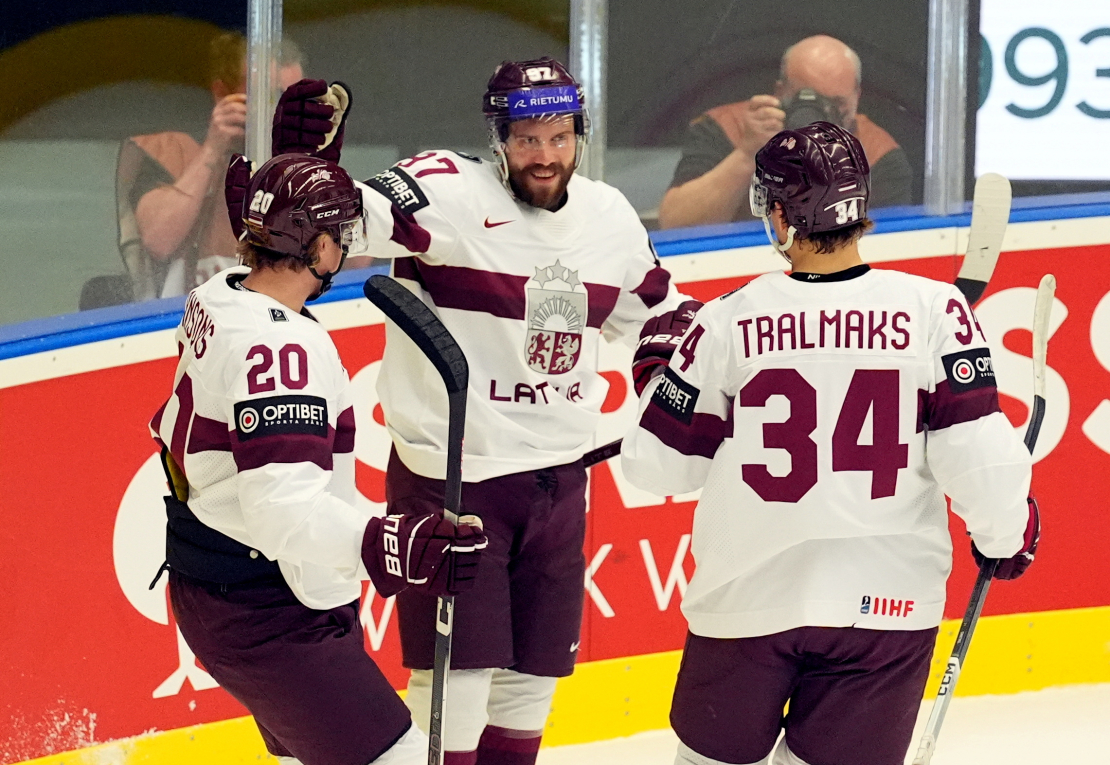Pasaules hokeja čempionāta spēle starp Latvijas un Kazahstānas valstsvienībām ''Ostravar arēnā'' Ostravā. Tralmaks. Egle.