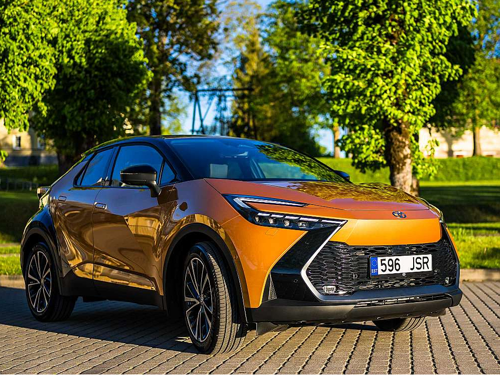 Par vizuāli pievilcīgākajiem konkursa titulu pretendentiem fotogrāfs šopavasar atzinis "Toyota CH-R" kā interesantāko un modernāko un "Škoda Superb" kā klasiska autodizaina modeli.