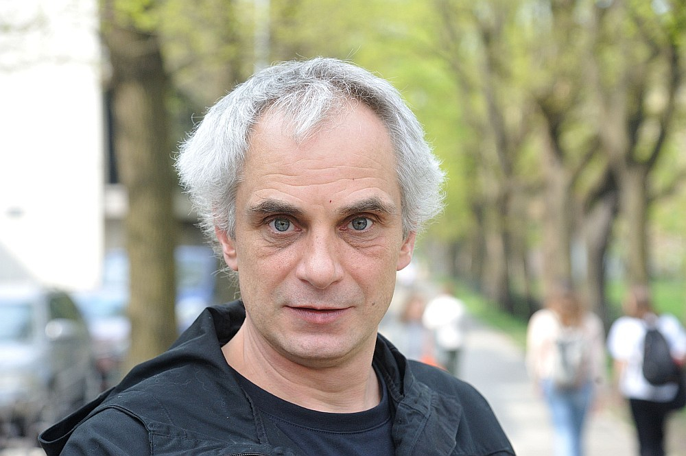Gatis Šmits: "Romāns, luga un mūsu izrāde ir viens vienīgs trakulību un atļaušanos stāsts par izlaušanos no objektīvās dzīves situācijas."