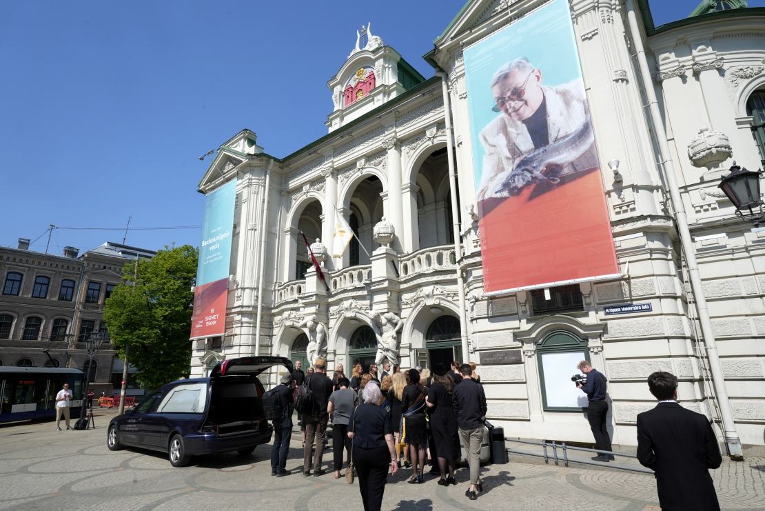 Atvadīšanās no teātra un kino aktrises Baibas Indriksones.