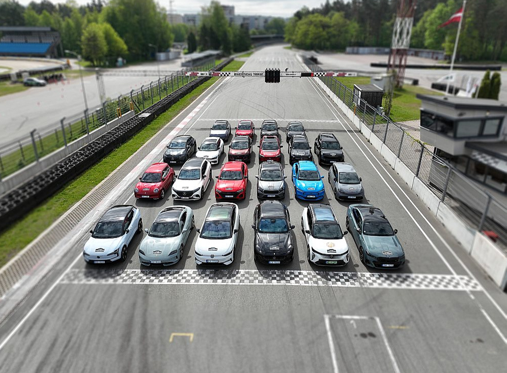 Auto jaunumu superparāde Biķerniekos.