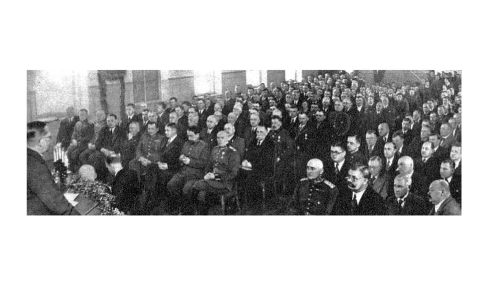 Kurzemes novada pašvaldības darbinieku sanāksme 1937. gadā.