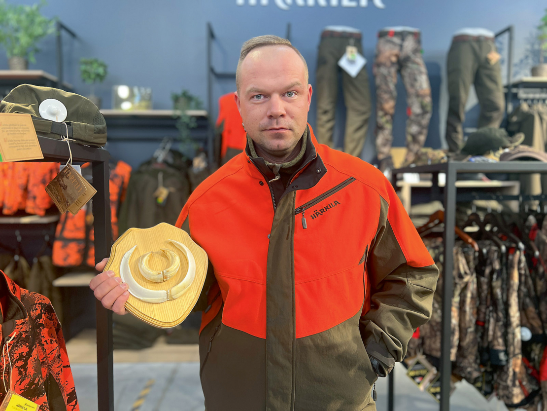  "Härkila" Wildboar Pro — apģērbs, kas pasargā no lietus, vēja, saules un mežacūkām.