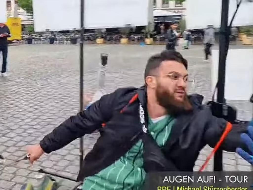 Uzbrucējs bija kāds 25 gadus vecs Afganistānas pilsonis, kas Vācijā uzturējies aptuveni desmit gadus, taču līdz šim nebija nonācis policijas redzes lokā.