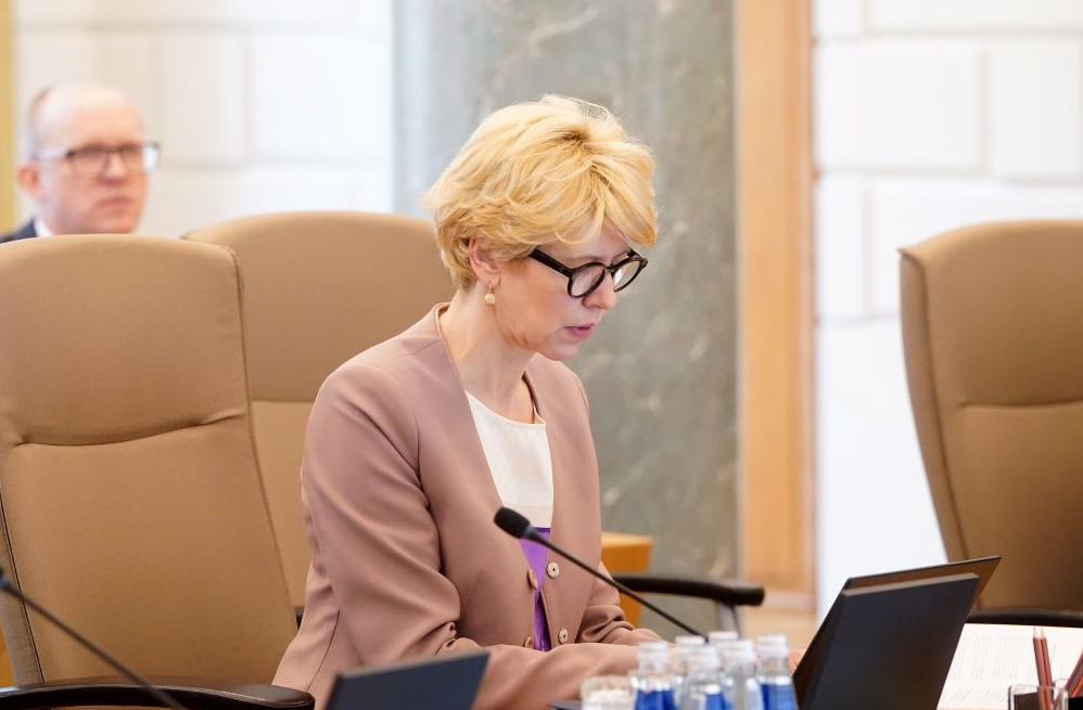 2023. gadā amatu ieņēma Čakša un atalgojumā par ministres pienākumu veikšanu saņēma 111 843 eiro.