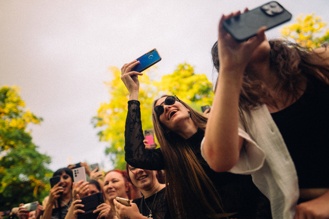 Siguldas pilsdrupu estrāde atklāj koncertsezonu ar enerģisko "Yungblud" šovu. 