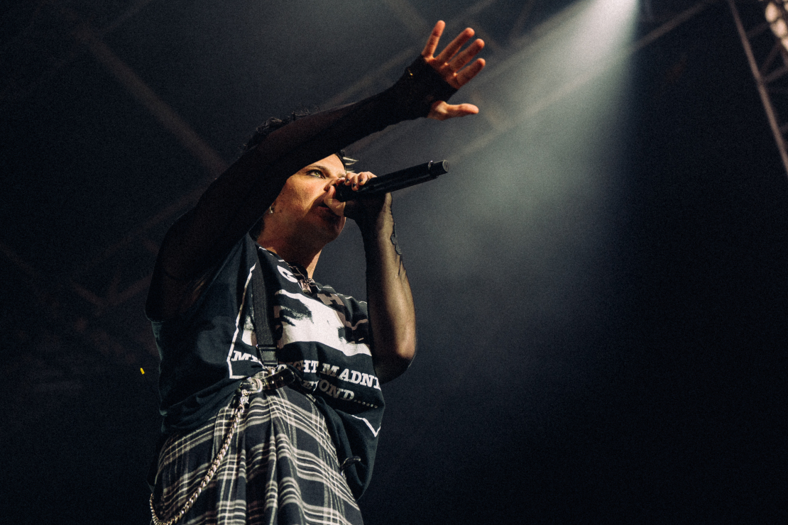 Siguldas pilsdrupu estrāde atklāj koncertsezonu ar enerģisko "Yungblud" šovu. 