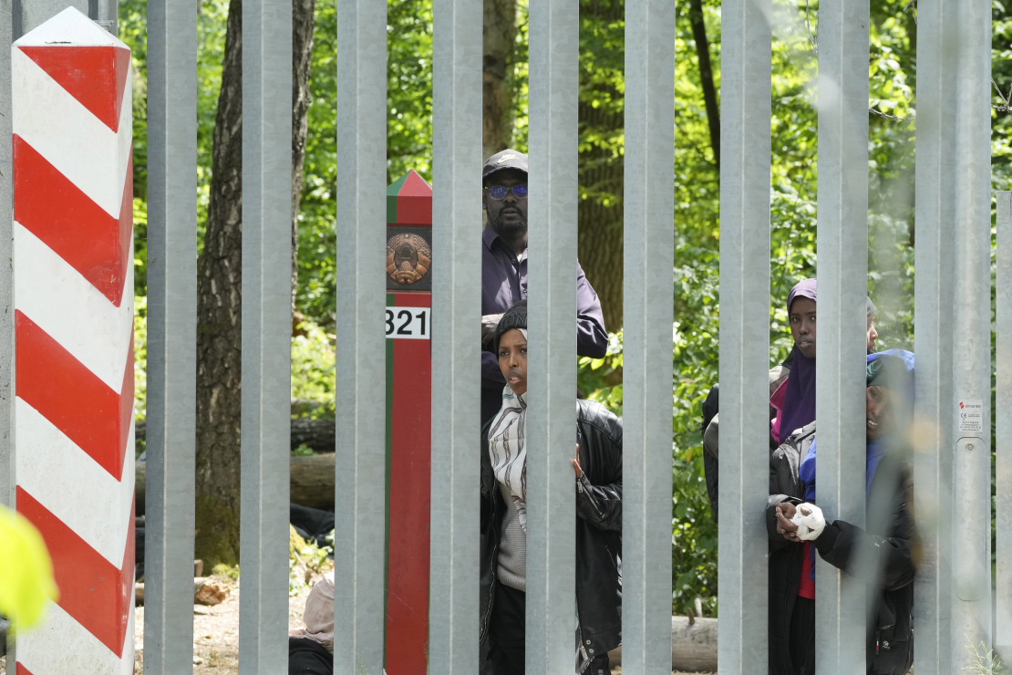 Migranti uz Polijas robežas ar Baltkrieviju.