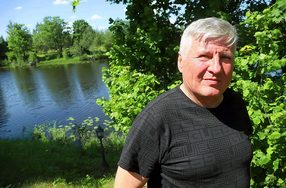 Uzņēmuma "SKF un partneri" valdes loceklis Normunds Aizkalns: "Mums ir plāns, kā Cirīša ūdenskrātuvē attīstīt zivsaimniecību. Lai to īstenotu, nepieciešami prāvi ieguldījumi, izmantojot gan spēkstacijā saražoto elektrību, gan piekrastē mūsu uzceltos un atpūtai paredzētos viesu namus."