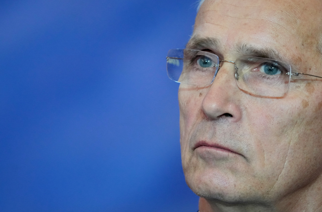 NATO ģenerālsekretārs Jenss Stoltenbergs piedalās NATO Austrumu flanga valstu samita preses konferencē Rīgas pilī.
