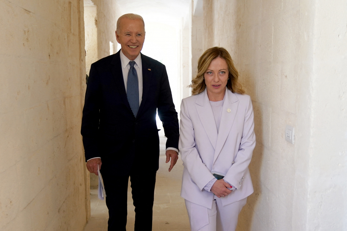 Džordža Meloni un Džo Baidens G7 samitā.