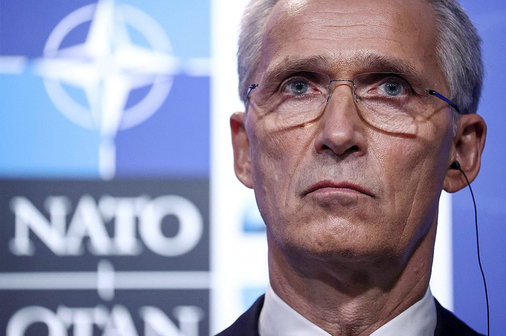 NATO jārēķinās, ka "ne pārāk tālā nākotnē" tā nonāks situācijā, kad būs darīšana ne vairs ar vienu kodolapbruņotu pretinieku kā Aukstā kara gados, bet diviem – Krieviju un Ķīnu, atzinis NATO ģenerālsekretārs Jenss Stoltenbergs.