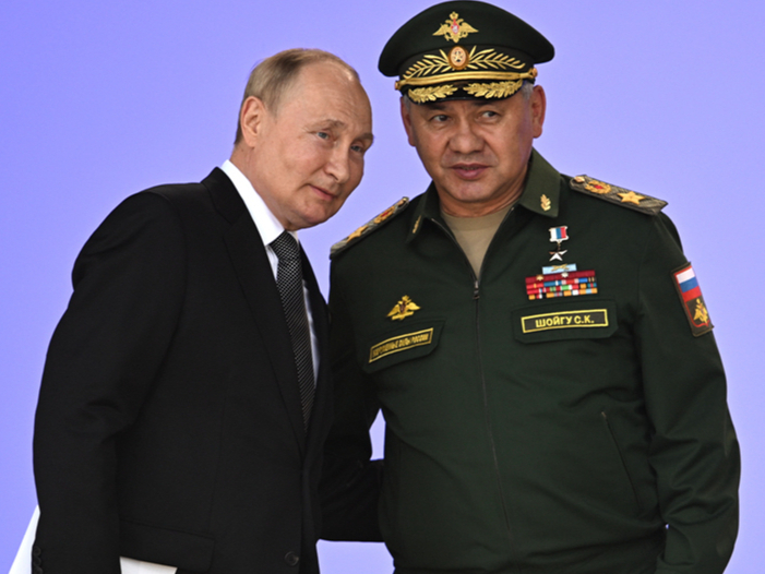 Krievijas diktators Vladimirs Putins (no kreisās) un Sergejs Šoigu. 
