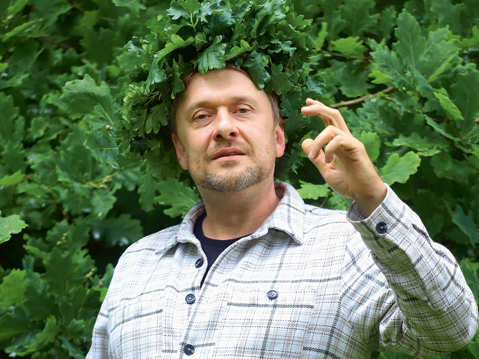 Izskatās, režisors Imants
Strads sajutis brīvdabas izrāžu garšu...
