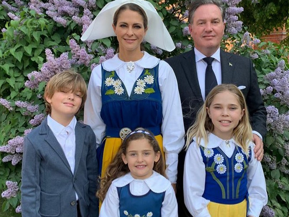 Zviedrijas princese Madlēna ar ģimeni.