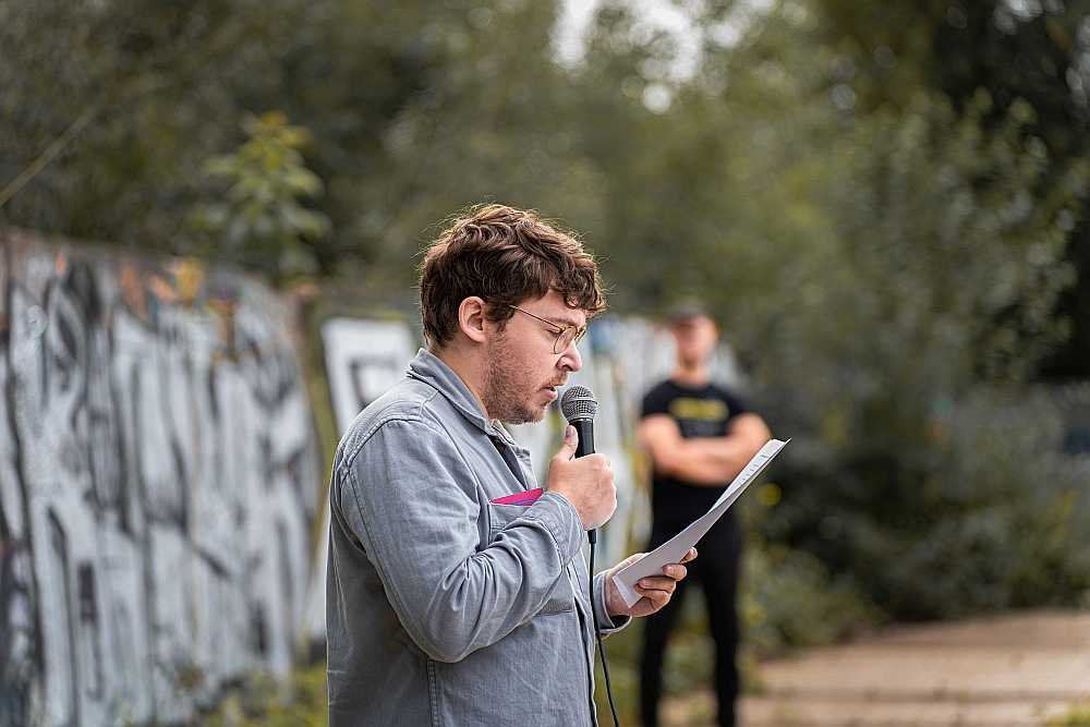 Artis Ostups: "Latvijā šobrīd ir daudz labas dzejas, materiāla ikdienā netrūkst."