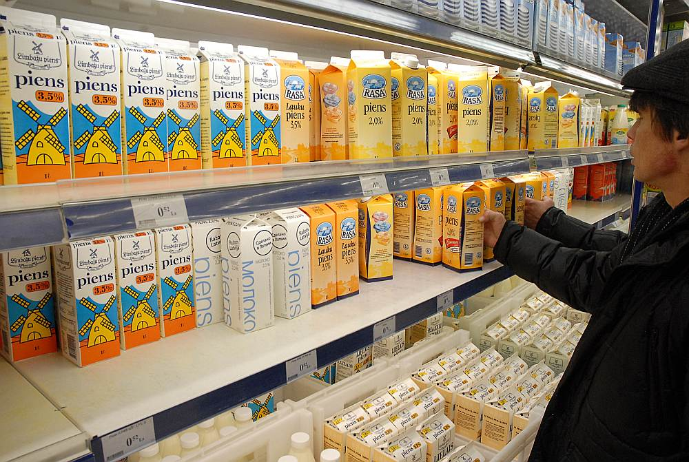 Arī tetrapakas jāšķiro – jāievieto plastmasas un papīra atkritumiem uzstādītajā dzeltenajā konteinerā.