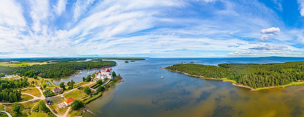 Gleznainākā vieta ar Lekē pili pie Zviedrijā lielākā ezera Vēnerna, kura krastos Jētenes pašvaldība aicina iegādāties lētus apbūves gabalus.