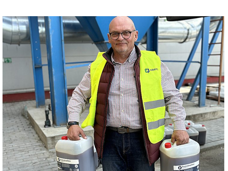 Latvijas uzņēmuma "Baltic Probiotics" radīto probiotisko baktēriju maisījumu smaku apkarošanai sekmīgi izmanto Kauņas atkritumu poligonā un virknē zemnieku saimniecību. Savukārt savā dzimtenē par to tikpat kā nav intereses. Attēlā – SIA "Baltic Probiotics" īpašnieks, Kauņas Tehniskās universitātes doktorands Rims Budris.