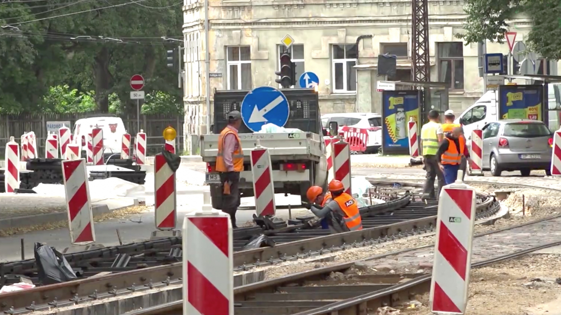 Šonedēļ notiks lieli asfaltēšanas darbi virzienā uz centru, tāpēc šajā virzienā Slokas iela būs pilnībā slēgta līdz 20. jūlijam.
