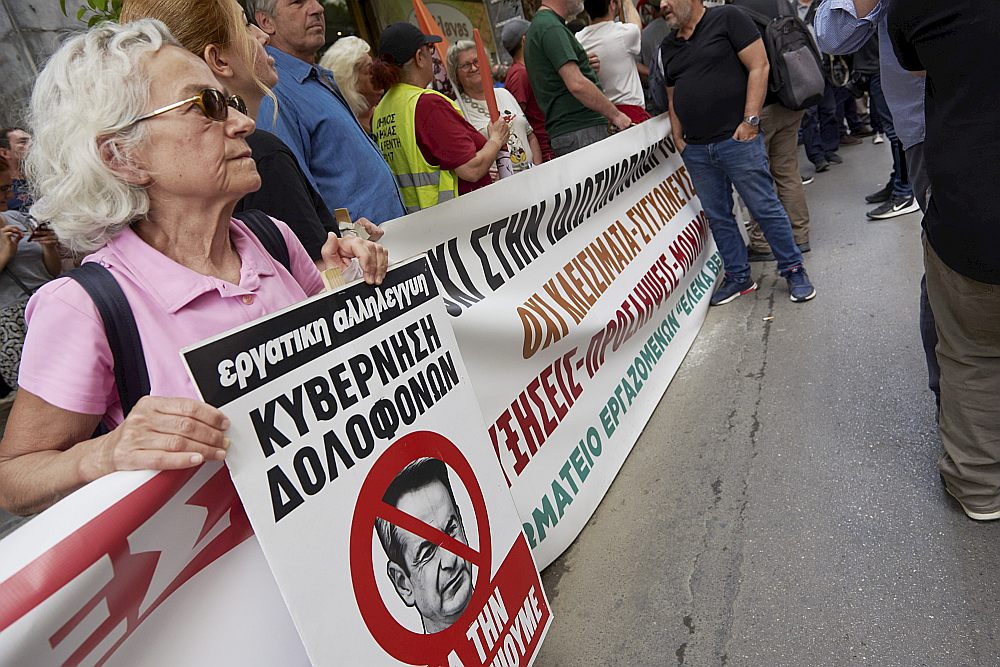 Nebūt ne visi grieķi ir priecīgi par premjera Kirjaka Mitsotaka valdības jaunievedumiem. Protesta akcijas pret dzīves dārdzību, zemajām algām un pensijām Atēnās ir visai regulāras.