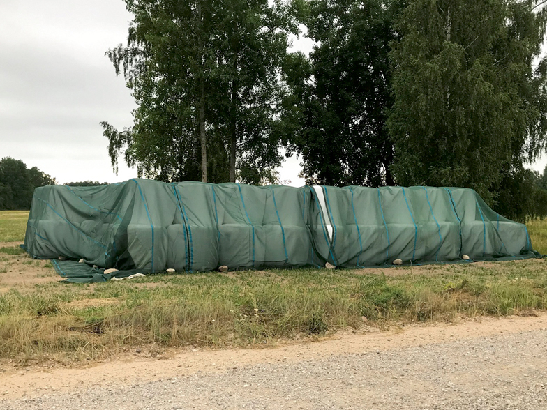 Skābbarības rituļu pasargāšana no bojājumiem (visbiežāk putnu).