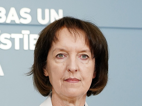 Ministre Inga Bērziņa aktīvi dodas reģionālajās vizītēs uz pašvaldībām, tikai – ne uz tām, kur ir problēmas.